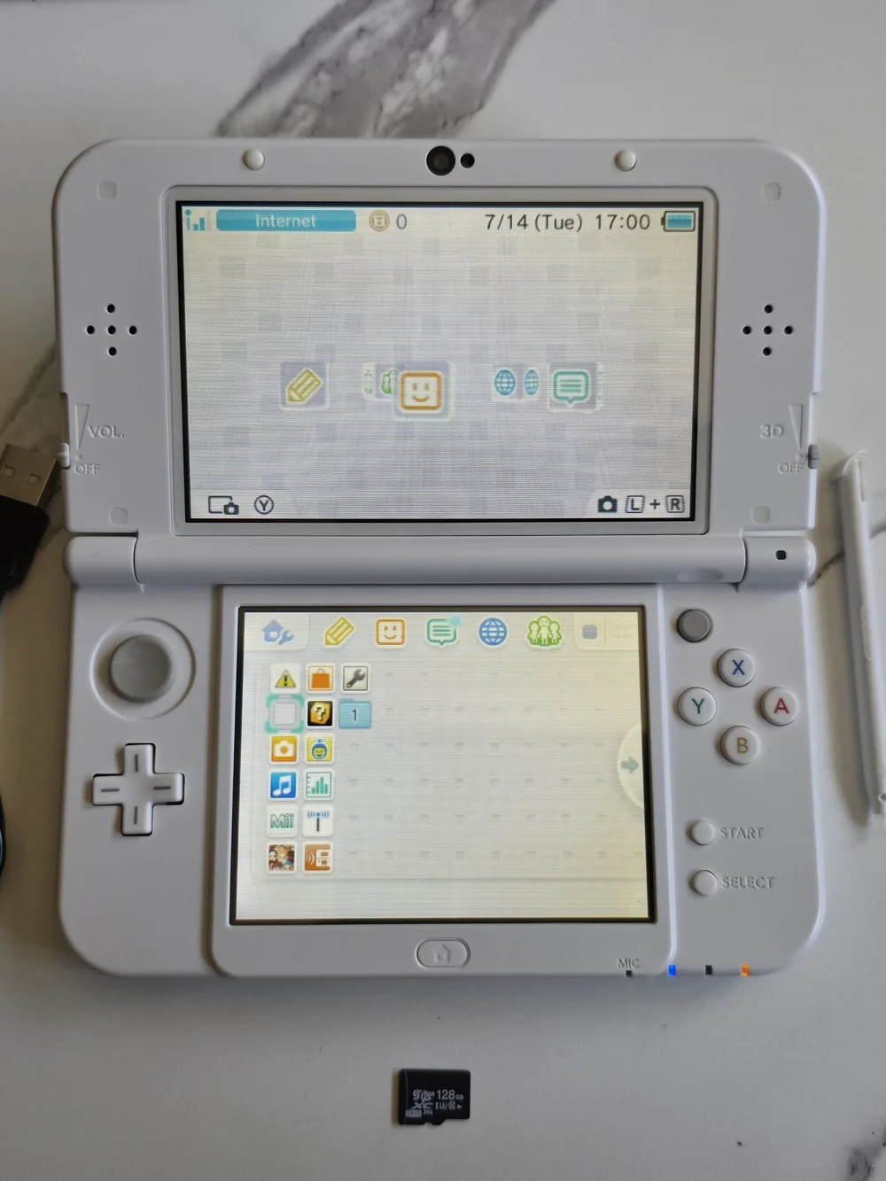 New Nintendo 3DS XL Handheld Console - White